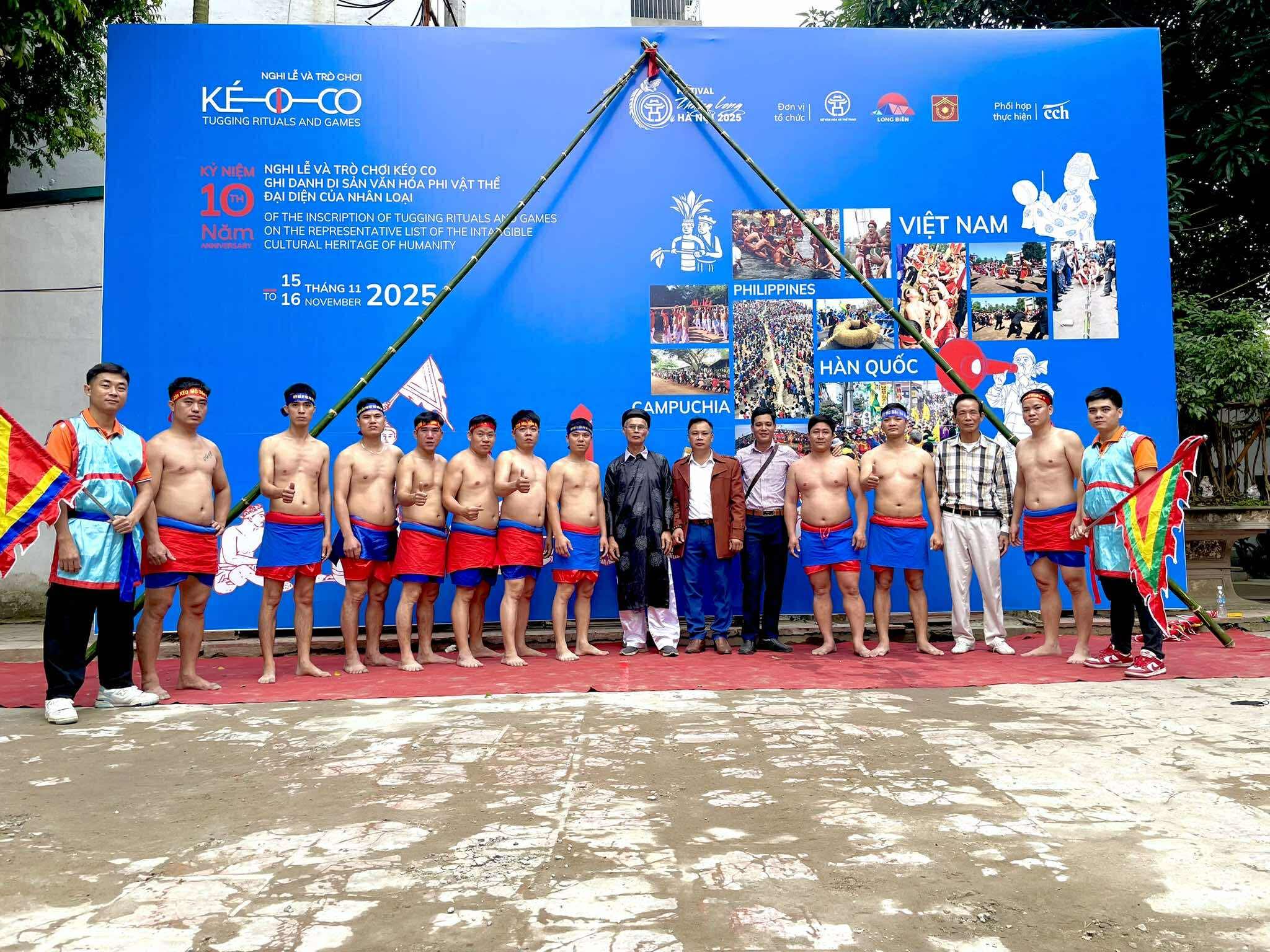 Nghi lễ kéo mỏ tại Đền Bà